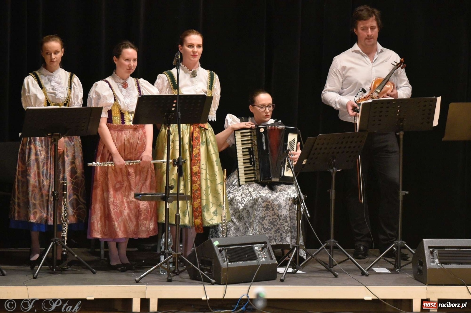 Zdjęcie w galerii na portalu naszraciborz.pl: Zespoły Źródła w koncercie charytatywnym na rzecz Kamilka wiadomości z regionu