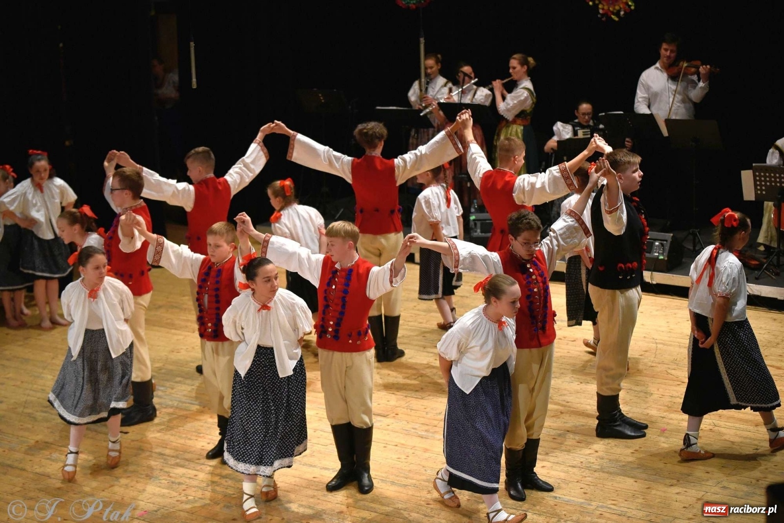 Zdjęcie w galerii na portalu naszraciborz.pl: Zespoły Źródła w koncercie charytatywnym na rzecz Kamilka wiadomości z regionu