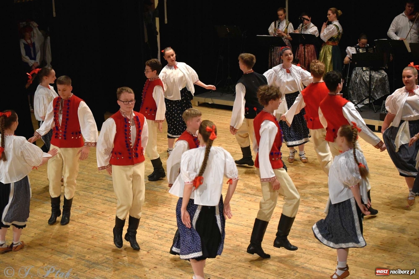 Zdjęcie w galerii na portalu naszraciborz.pl: Zespoły Źródła w koncercie charytatywnym na rzecz Kamilka wiadomości z regionu