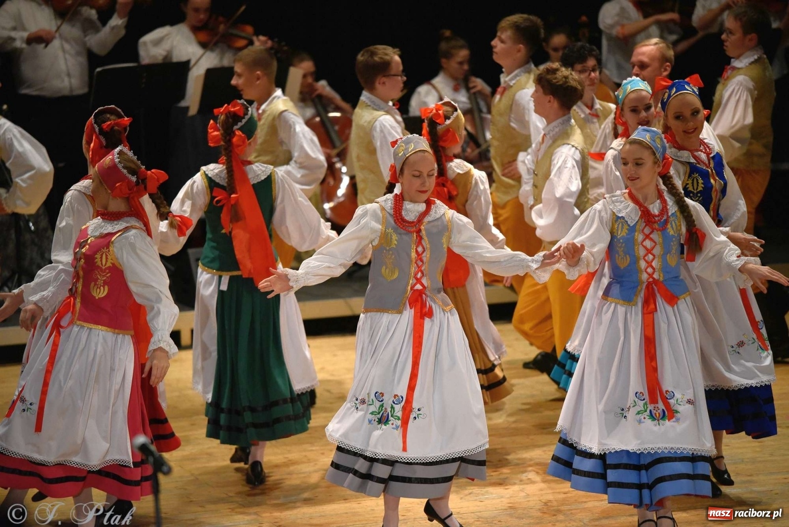 Zdjęcie w galerii na portalu naszraciborz.pl: Zespoły Źródła w koncercie charytatywnym na rzecz Kamilka wiadomości z regionu
