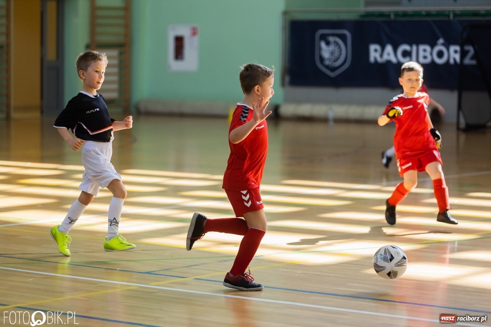Zdjęcie w galerii na portalu naszraciborz.pl: Ślązak Cup 2022. Rywalizacja rocznika 2015 w Arenie Rafako [FOTO i WIDEO] wiadomości z regionu