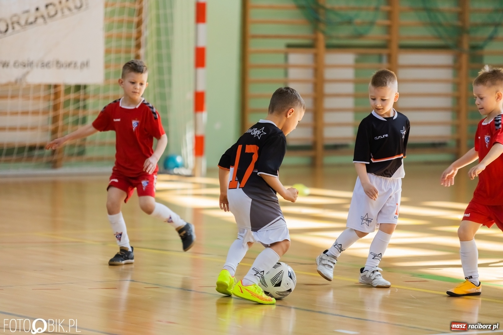 Zdjęcie w galerii na portalu naszraciborz.pl: Ślązak Cup 2022. Rywalizacja rocznika 2015 w Arenie Rafako [FOTO i WIDEO] wiadomości z regionu