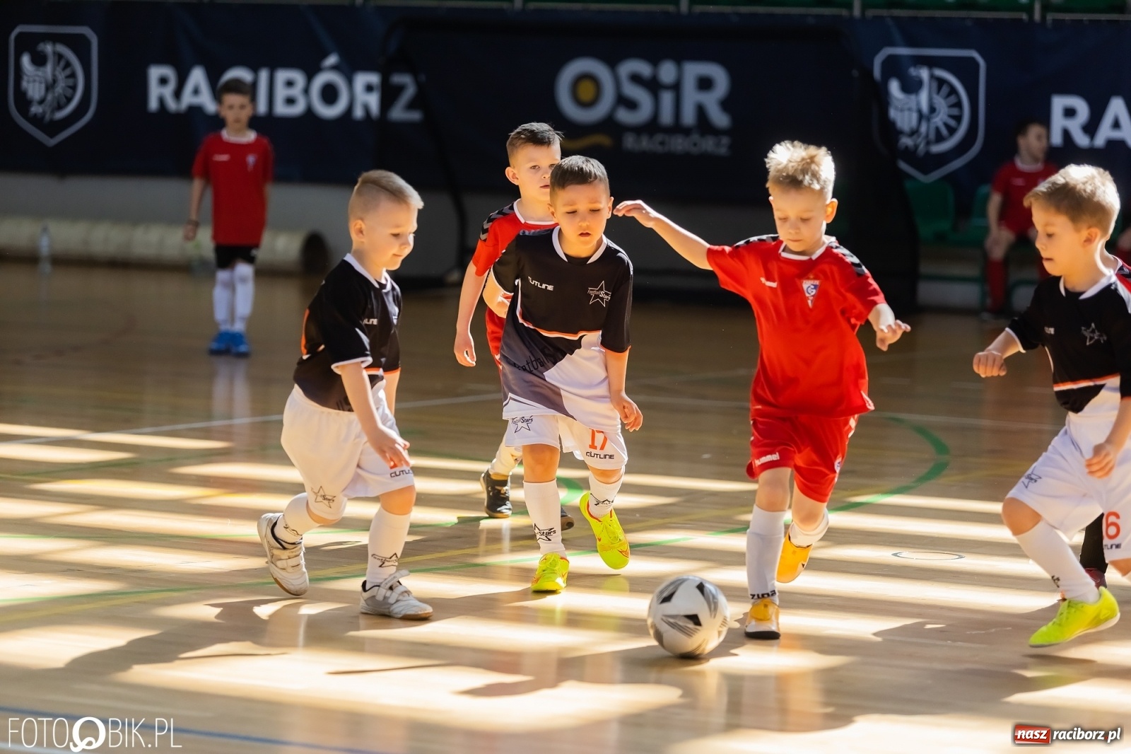 Zdjęcie w galerii na portalu naszraciborz.pl: Ślązak Cup 2022. Rywalizacja rocznika 2015 w Arenie Rafako [FOTO i WIDEO] wiadomości z regionu