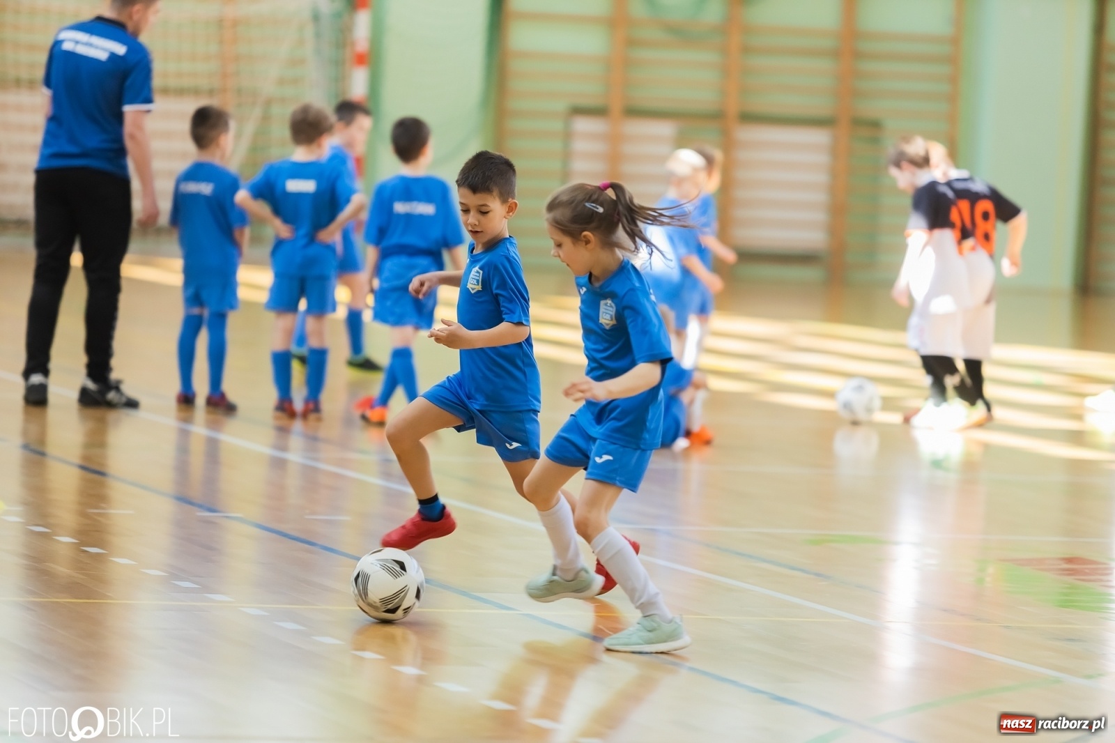 Zdjęcie w galerii na portalu naszraciborz.pl: Ślązak Cup 2022. Rywalizacja rocznika 2015 w Arenie Rafako [FOTO i WIDEO] wiadomości z regionu
