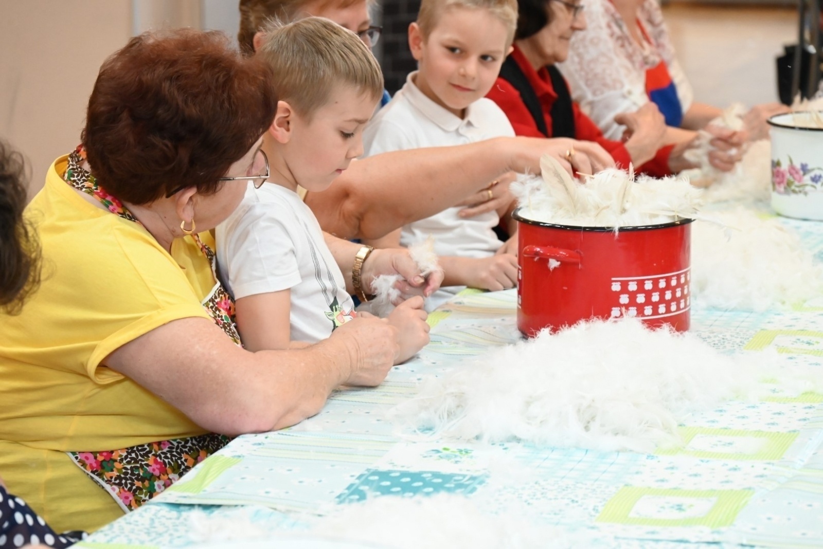 Zdjęcie w galerii na portalu naszraciborz.pl: Szkubanie piyrza było jak dziś grupa na facebooku wiadomości z regionu