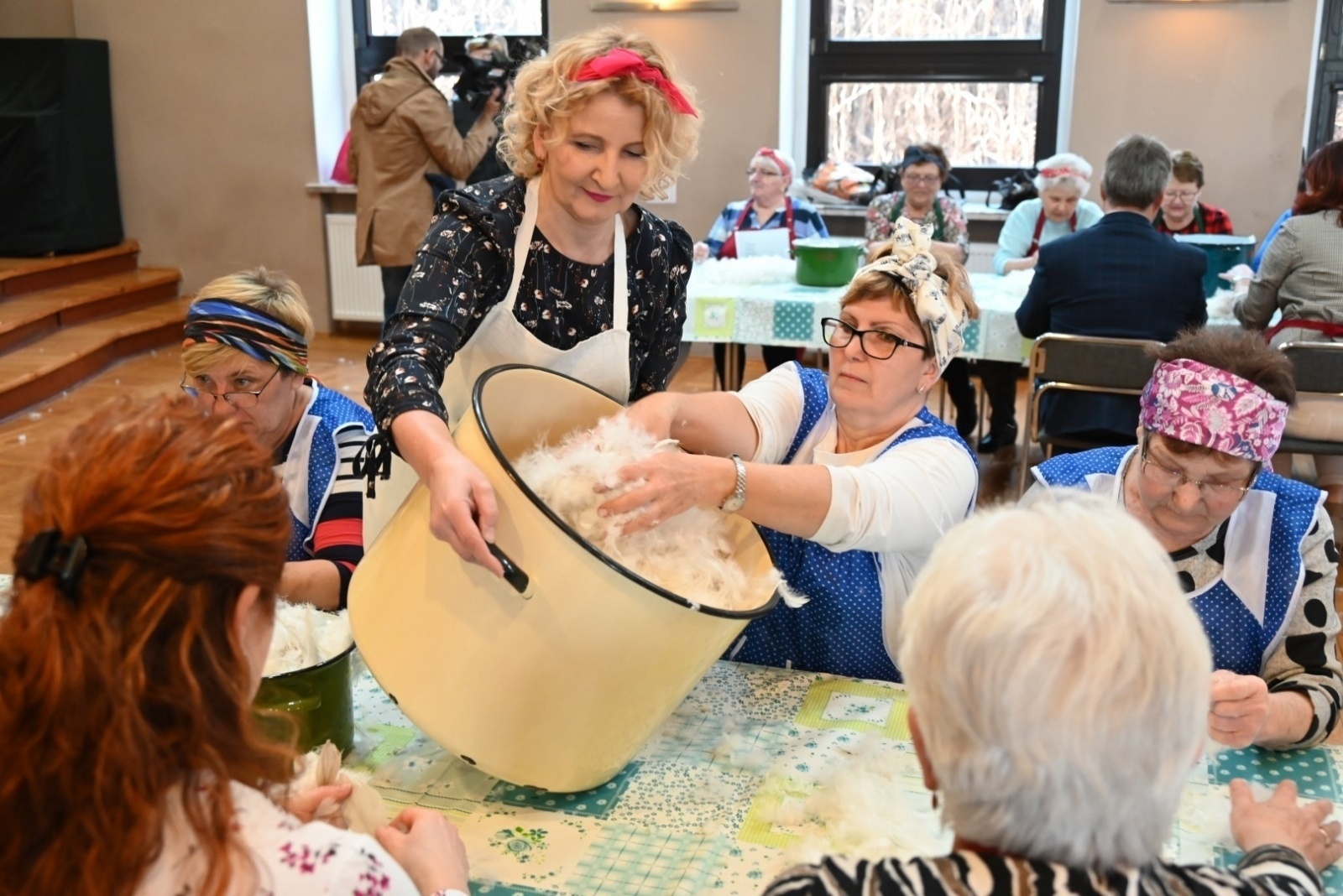 Zdjęcie w galerii na portalu naszraciborz.pl: Szkubanie piyrza było jak dziś grupa na facebooku wiadomości z regionu