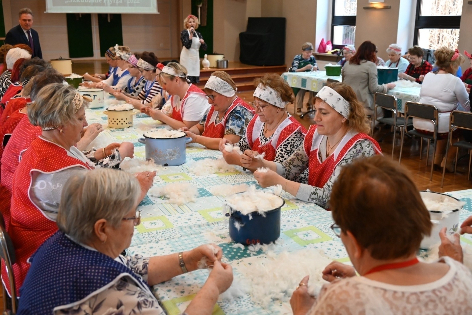 Zdjęcie w galerii na portalu naszraciborz.pl: Szkubanie piyrza było jak dziś grupa na facebooku wiadomości z regionu