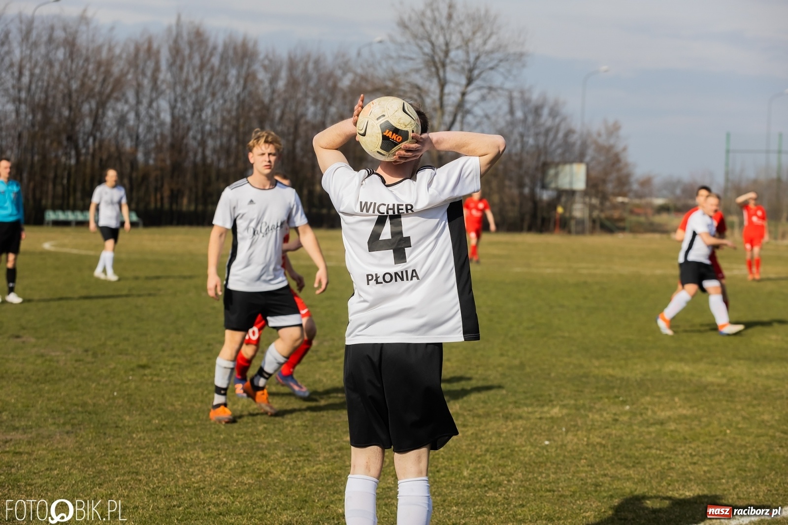 Zdjęcie w galerii na portalu naszraciborz.pl: Sześć goli na Płoni. Faworyt nie zawiódł [FOTO] wiadomości z regionu