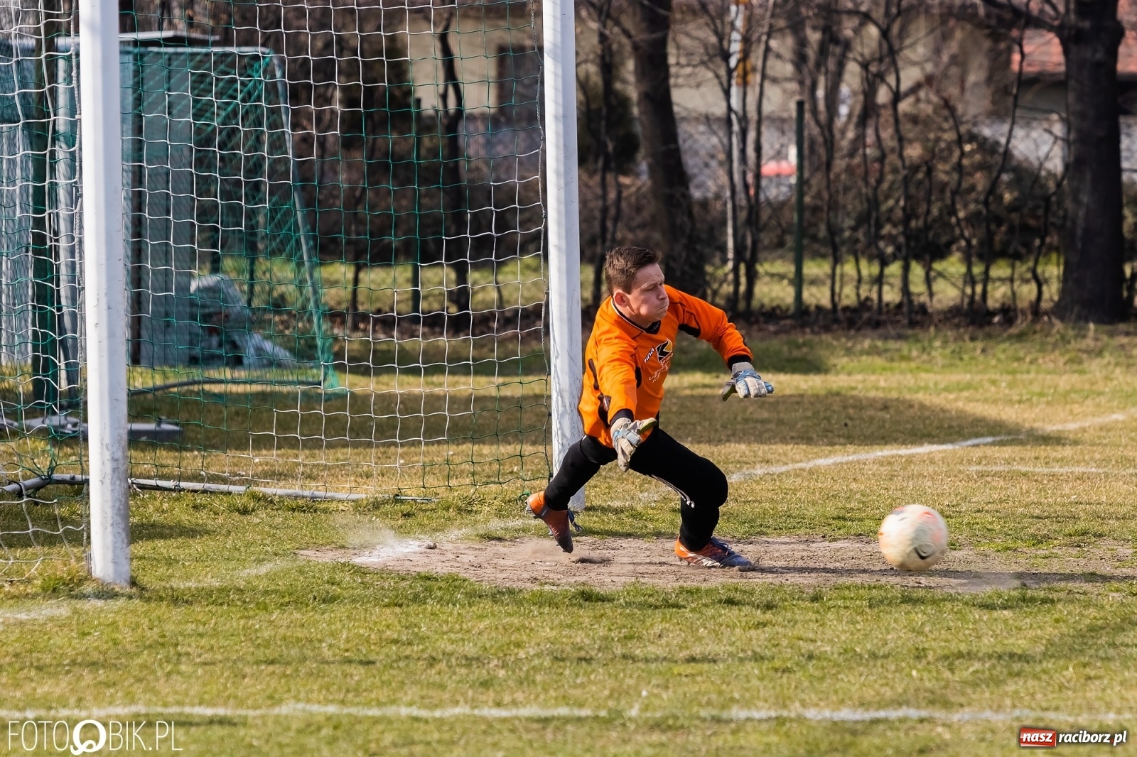 Zdjęcie w galerii na portalu naszraciborz.pl: Sześć goli na Płoni. Faworyt nie zawiódł [FOTO] wiadomości z regionu