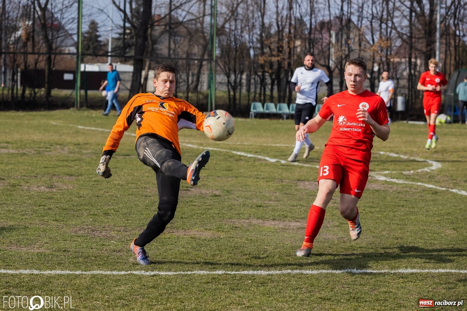 Zdjęcie w galerii na portalu naszraciborz.pl: Sześć goli na Płoni. Faworyt nie zawiódł [FOTO] wiadomości z regionu