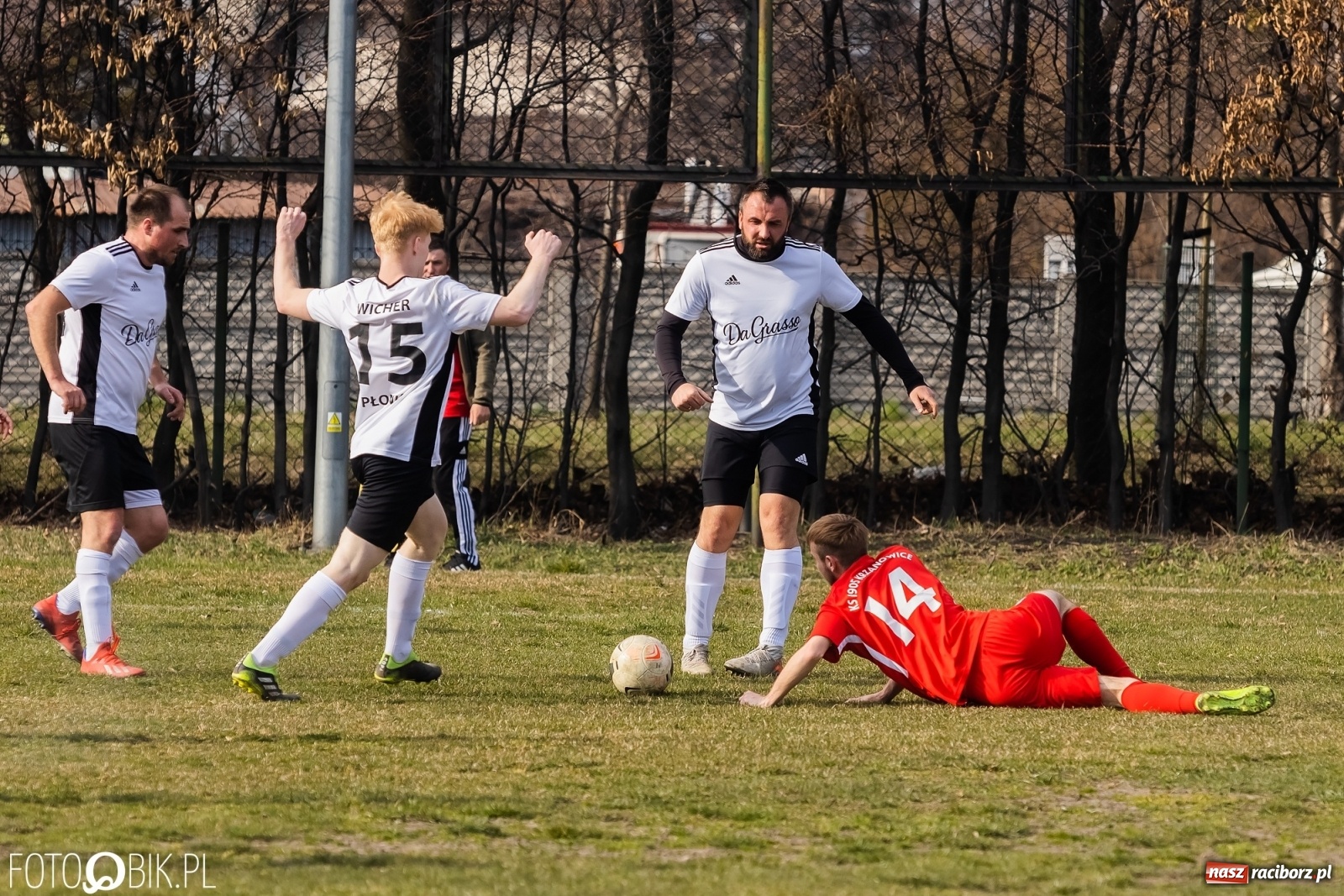 Zdjęcie w galerii na portalu naszraciborz.pl: Sześć goli na Płoni. Faworyt nie zawiódł [FOTO] wiadomości z regionu