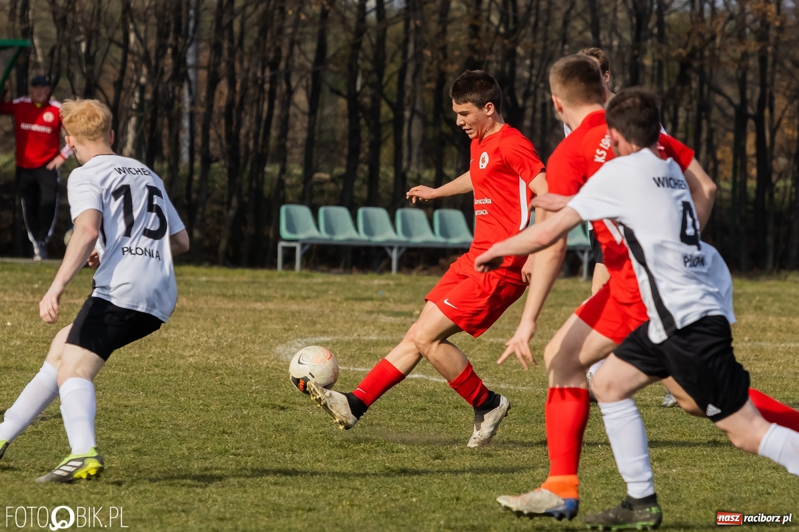 Zdjęcie w galerii na portalu naszraciborz.pl: Sześć goli na Płoni. Faworyt nie zawiódł [FOTO] wiadomości z regionu