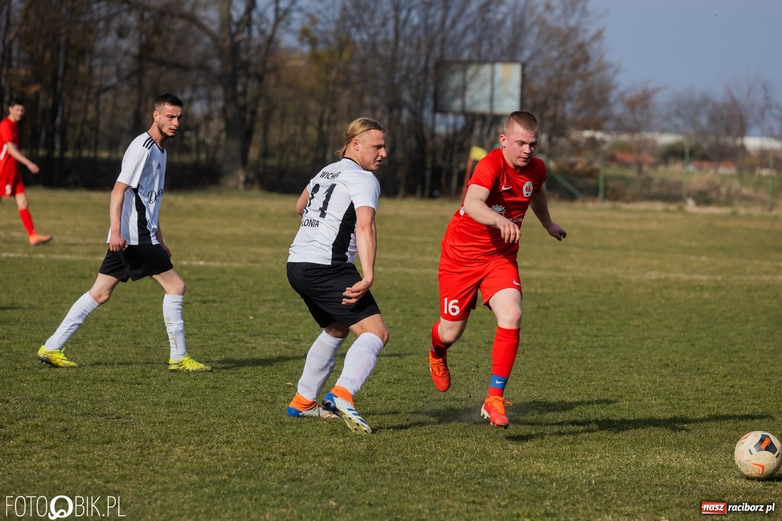 Zdjęcie w galerii na portalu naszraciborz.pl: Sześć goli na Płoni. Faworyt nie zawiódł [FOTO] wiadomości z regionu