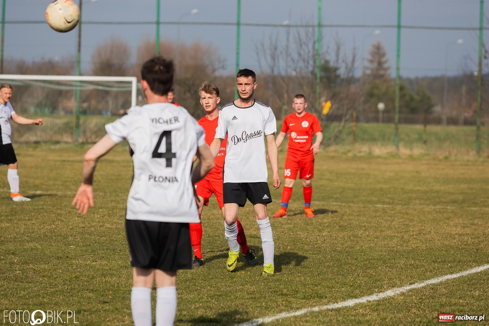 Zdjęcie w galerii na portalu naszraciborz.pl: Sześć goli na Płoni. Faworyt nie zawiódł [FOTO] wiadomości z regionu