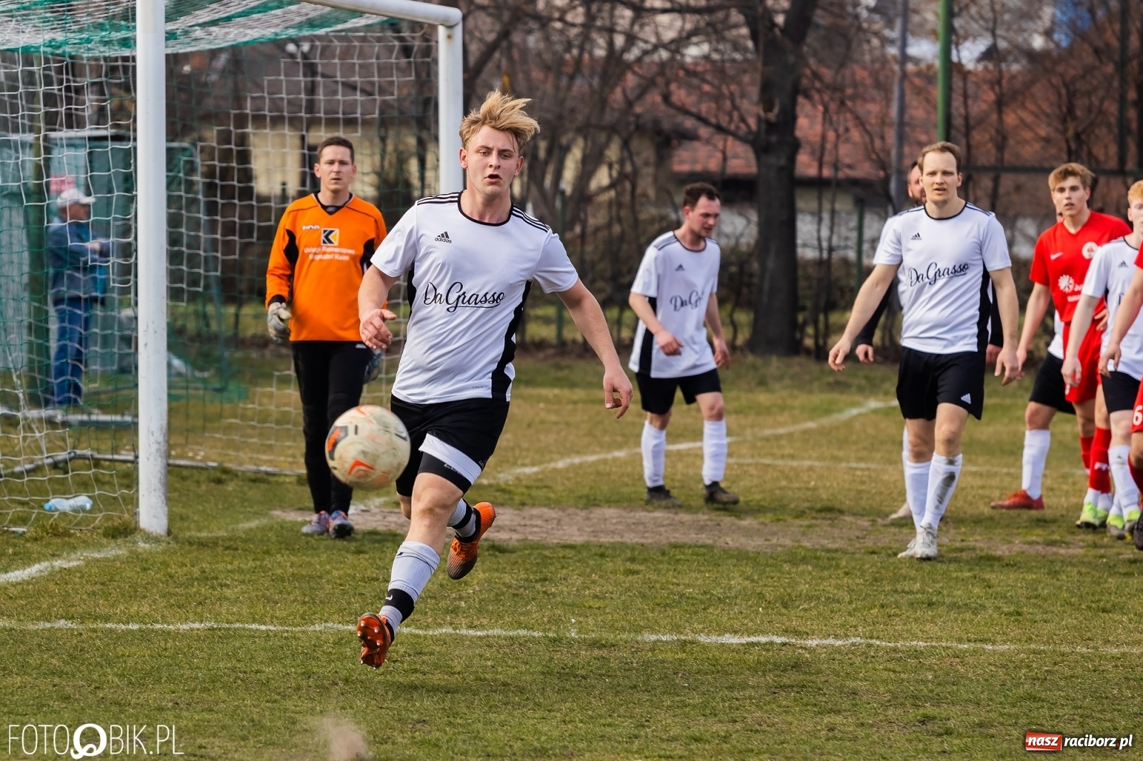 Zdjęcie w galerii na portalu naszraciborz.pl: Sześć goli na Płoni. Faworyt nie zawiódł [FOTO] wiadomości z regionu