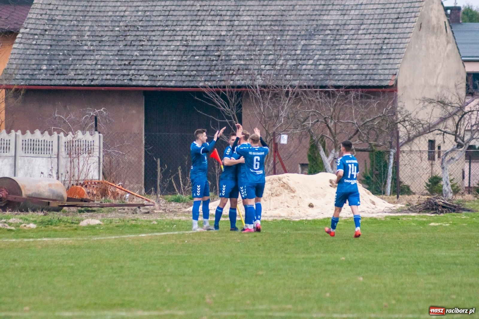 Zdjęcie w galerii na portalu naszraciborz.pl: Zwycięska passa Krzyżanowic trwa [FOTO] wiadomości z regionu