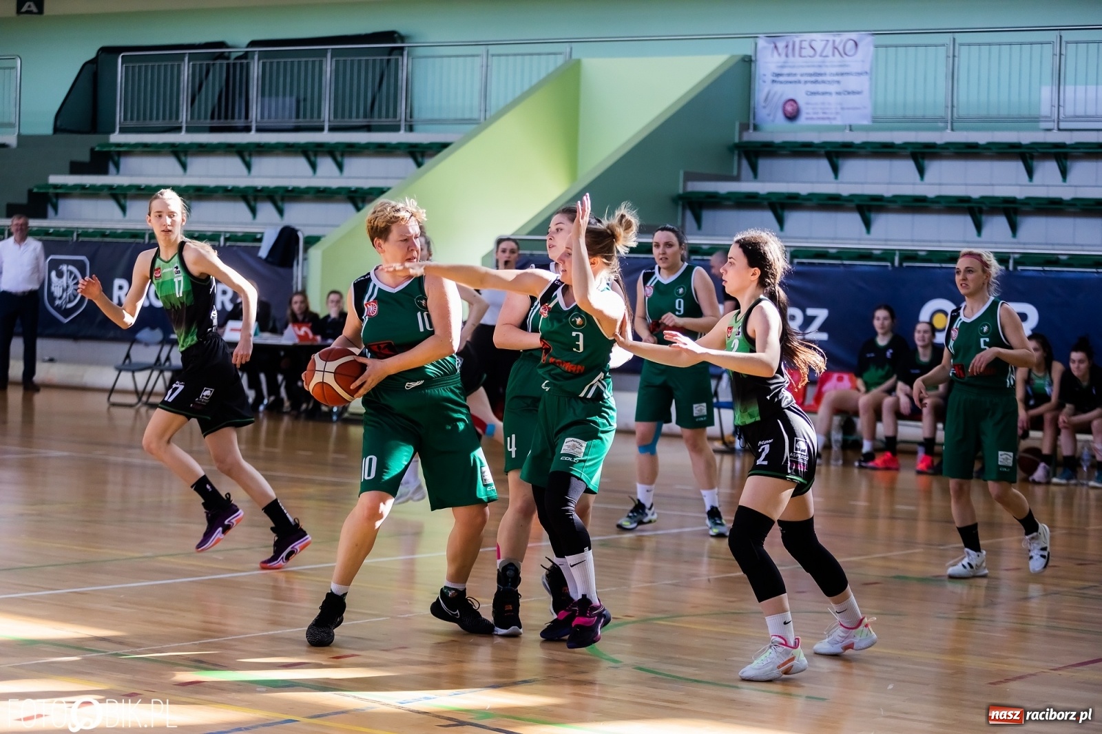 Zdjęcie w galerii na portalu naszraciborz.pl: Korona zwycięska w Raciborzu. Dziwne decyzje sędziów [FOTO] wiadomości z regionu