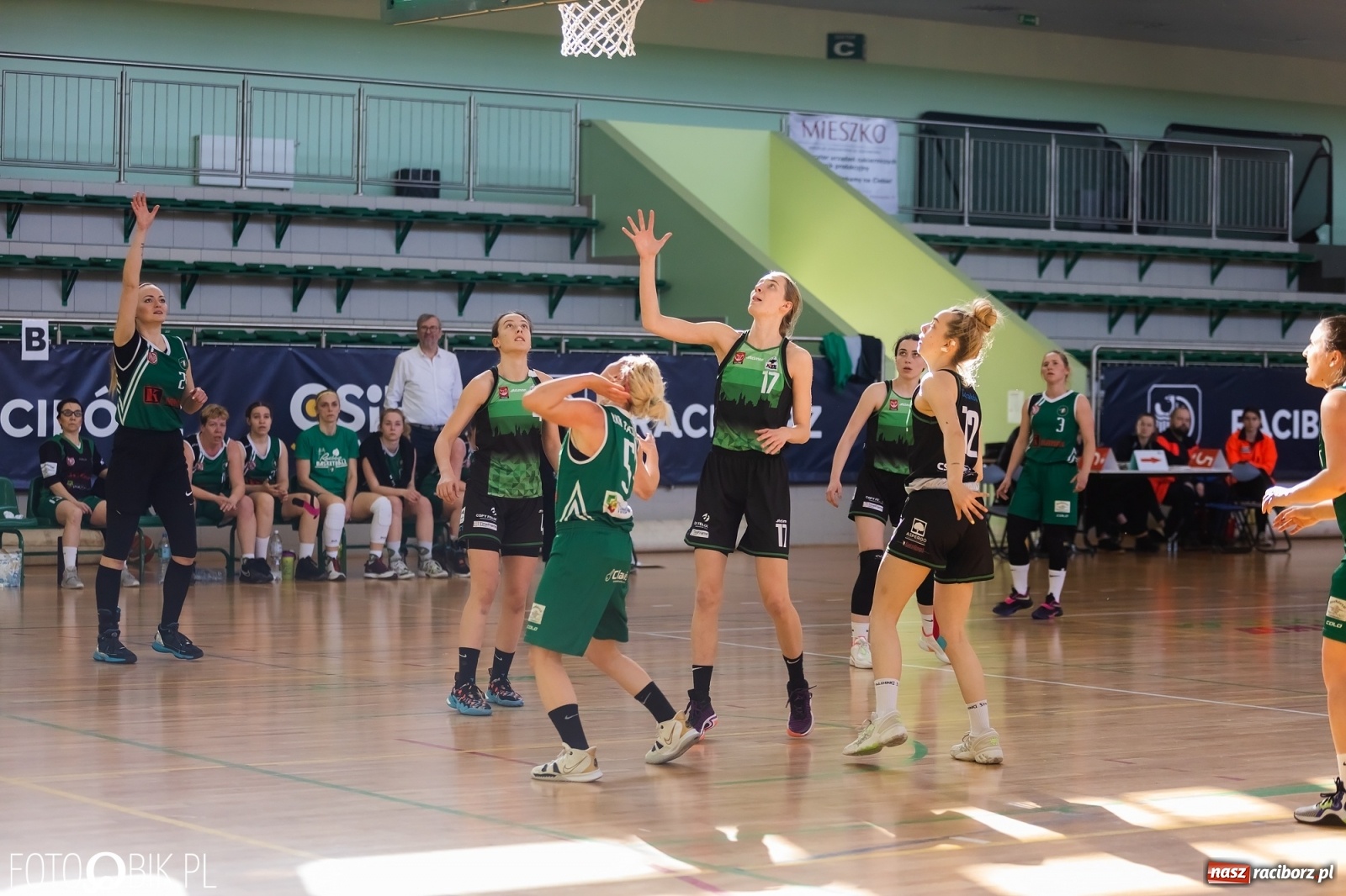 Zdjęcie w galerii na portalu naszraciborz.pl: Korona zwycięska w Raciborzu. Dziwne decyzje sędziów [FOTO] wiadomości z regionu