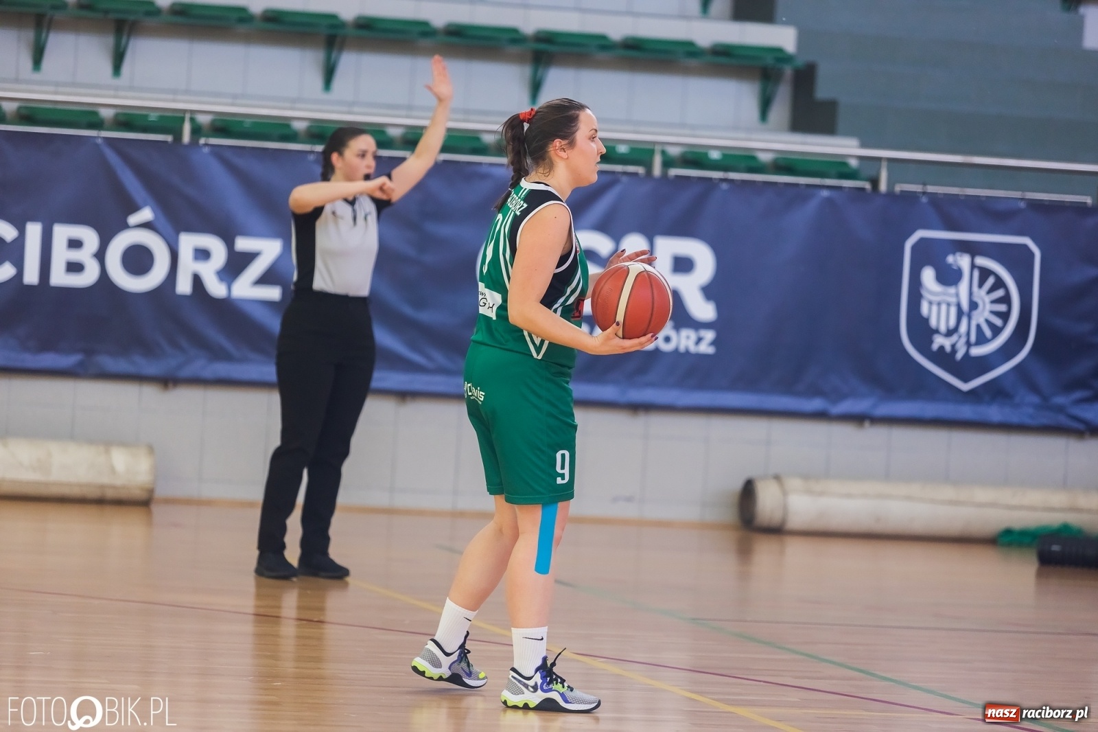 Zdjęcie w galerii na portalu naszraciborz.pl: Korona zwycięska w Raciborzu. Dziwne decyzje sędziów [FOTO] wiadomości z regionu