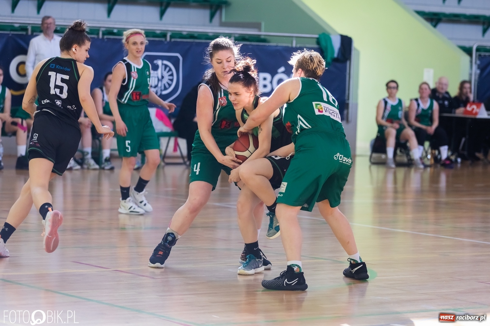 Zdjęcie w galerii na portalu naszraciborz.pl: Korona zwycięska w Raciborzu. Dziwne decyzje sędziów [FOTO] wiadomości z regionu