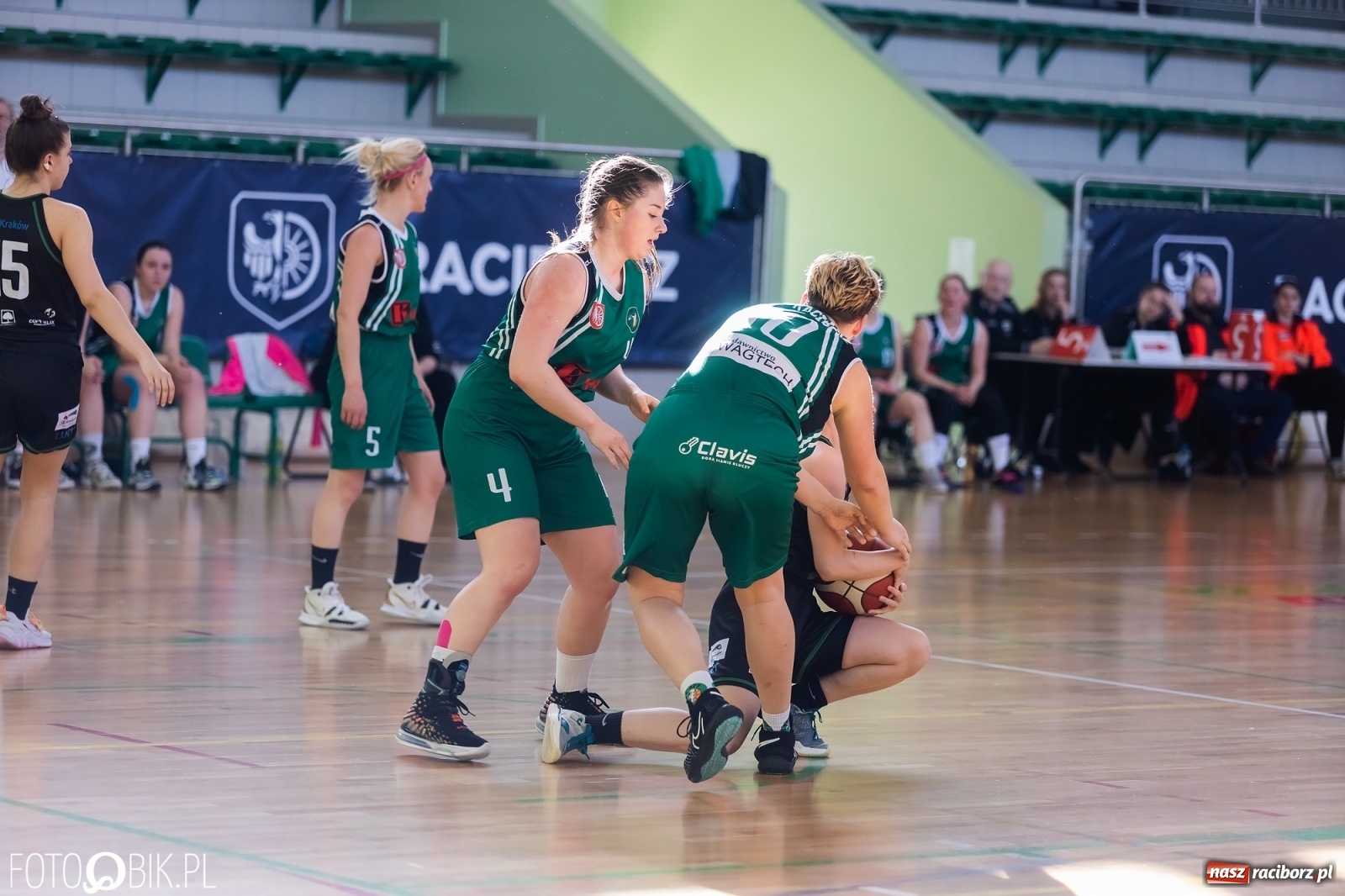 Zdjęcie w galerii na portalu naszraciborz.pl: Korona zwycięska w Raciborzu. Dziwne decyzje sędziów [FOTO] wiadomości z regionu