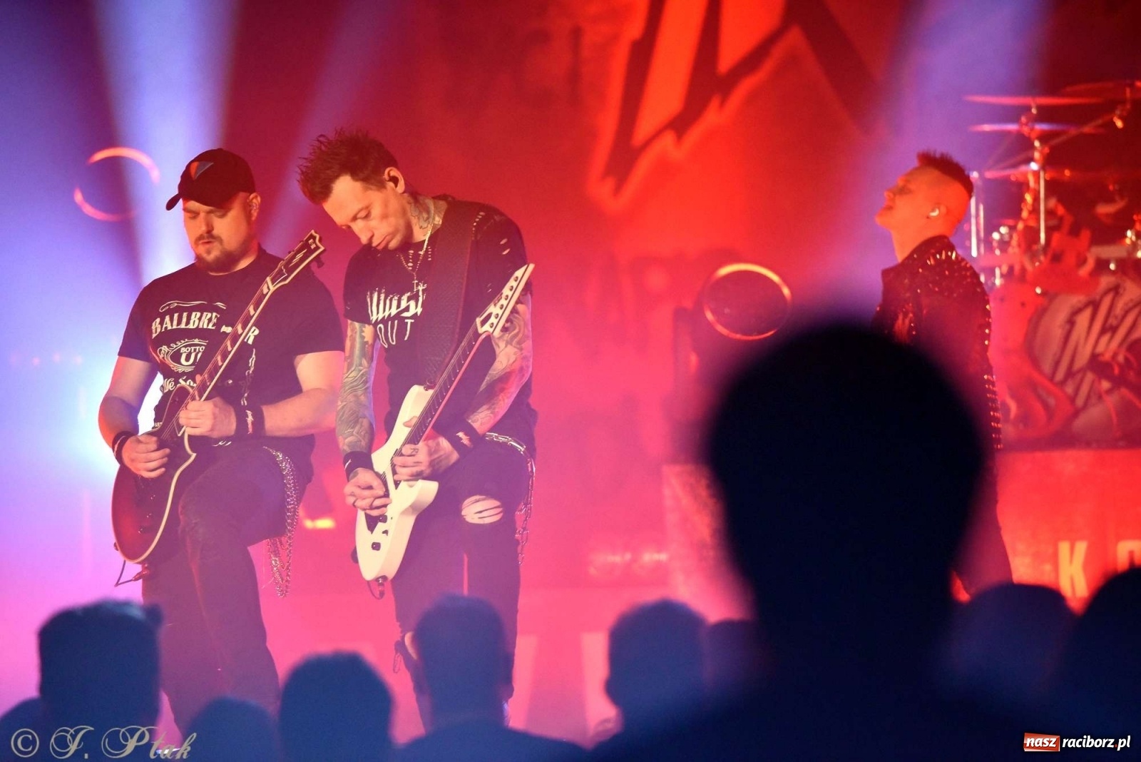 Zdjęcie w galerii na portalu naszraciborz.pl: NOCNY KOCHANEK w Raciborzu. Mocne brzmienie na deskach RCK wiadomości z regionu