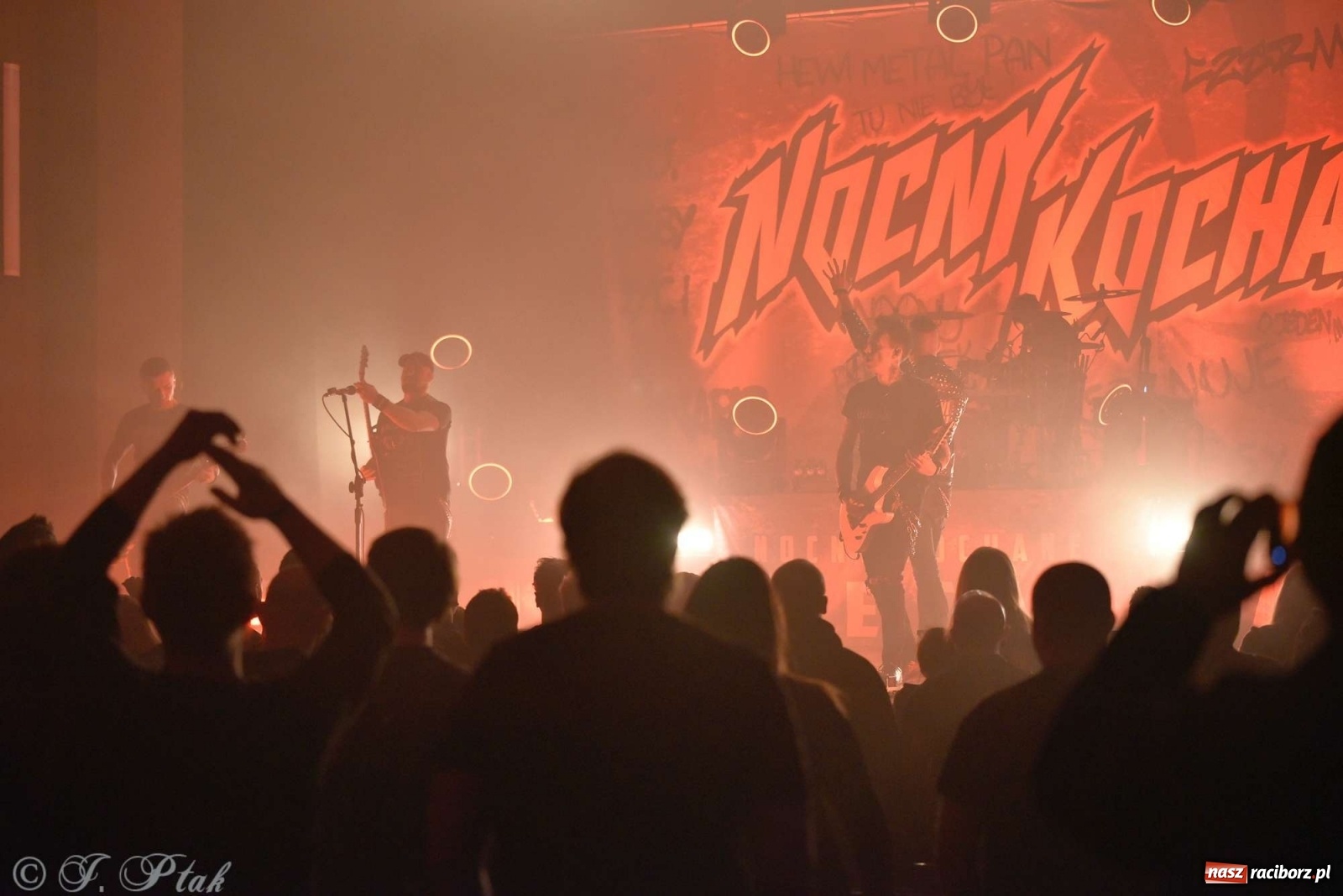 Zdjęcie w galerii na portalu naszraciborz.pl: NOCNY KOCHANEK w Raciborzu. Mocne brzmienie na deskach RCK wiadomości z regionu