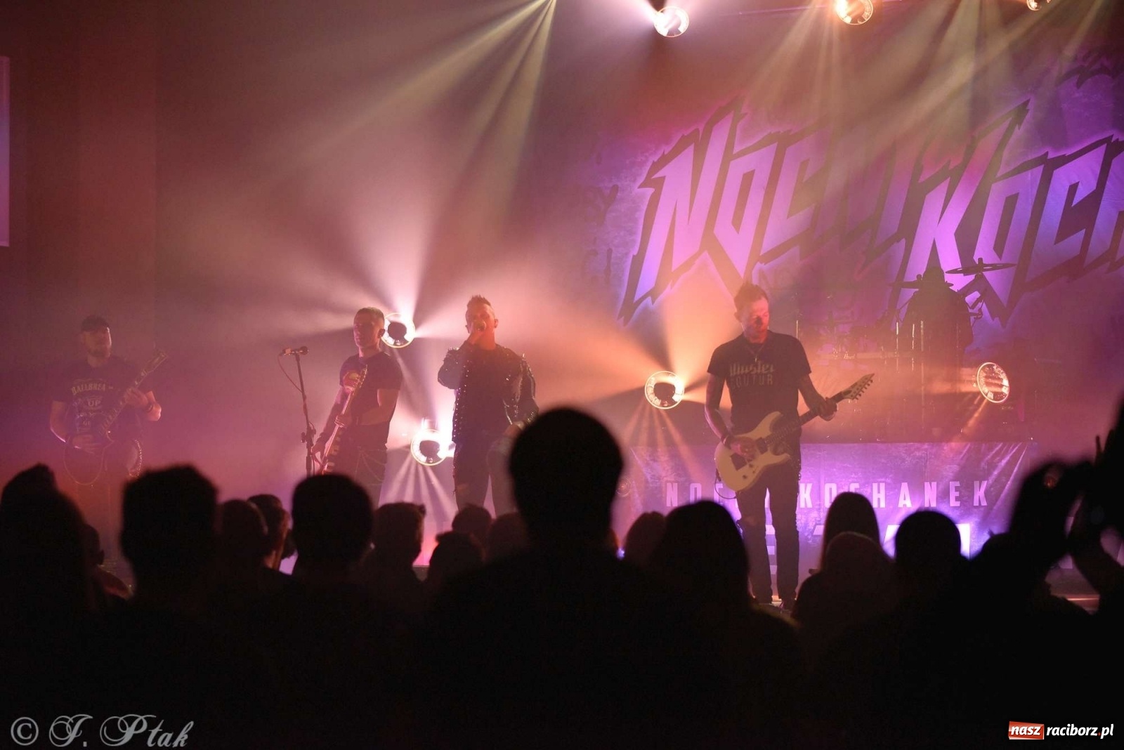 Zdjęcie w galerii na portalu naszraciborz.pl: NOCNY KOCHANEK w Raciborzu. Mocne brzmienie na deskach RCK wiadomości z regionu