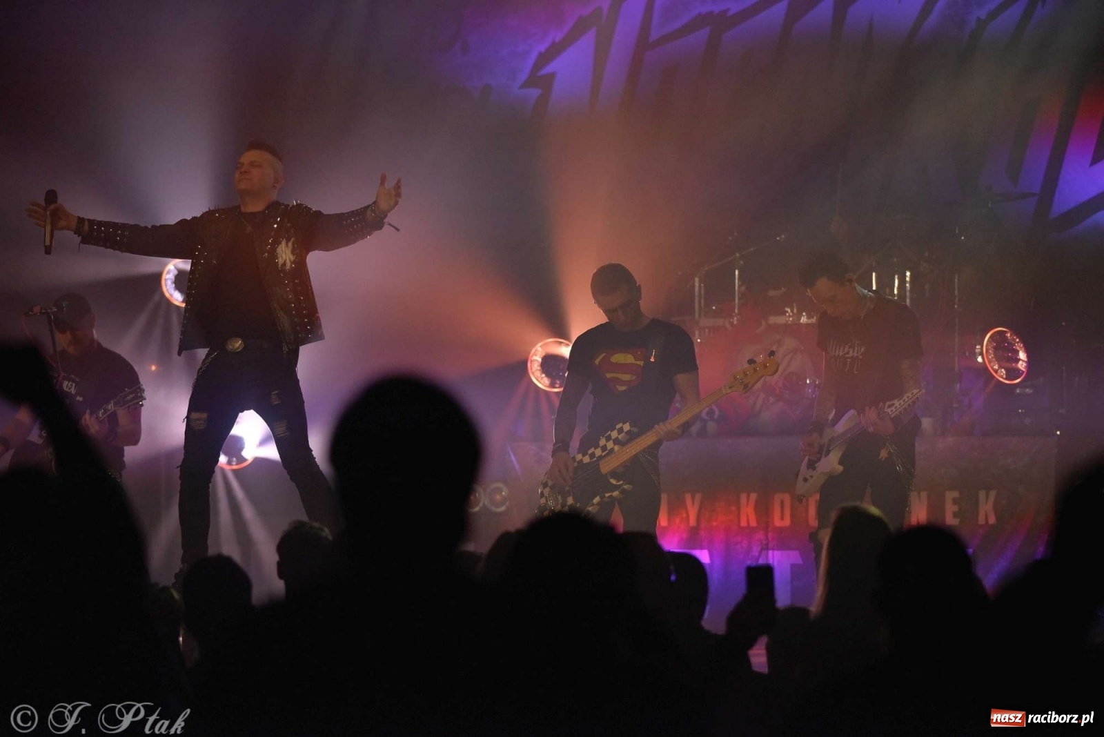 Zdjęcie w galerii na portalu naszraciborz.pl: NOCNY KOCHANEK w Raciborzu. Mocne brzmienie na deskach RCK wiadomości z regionu