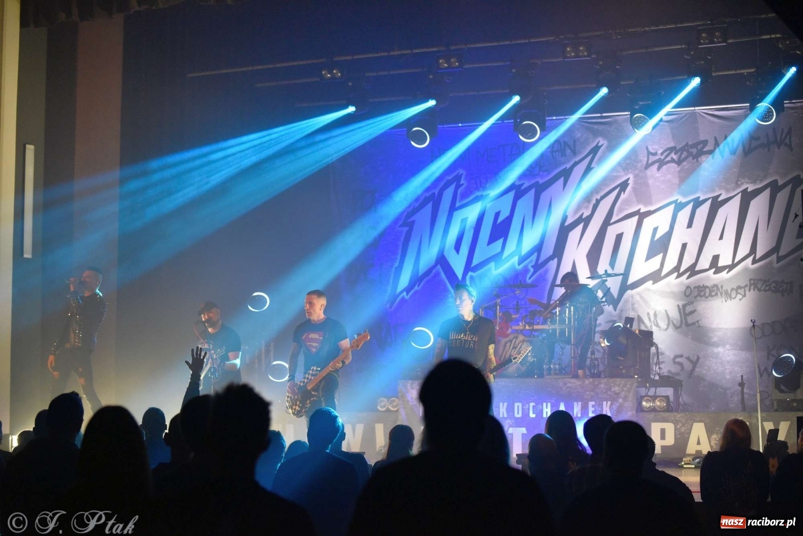 Zdjęcie w galerii na portalu naszraciborz.pl: NOCNY KOCHANEK w Raciborzu. Mocne brzmienie na deskach RCK wiadomości z regionu