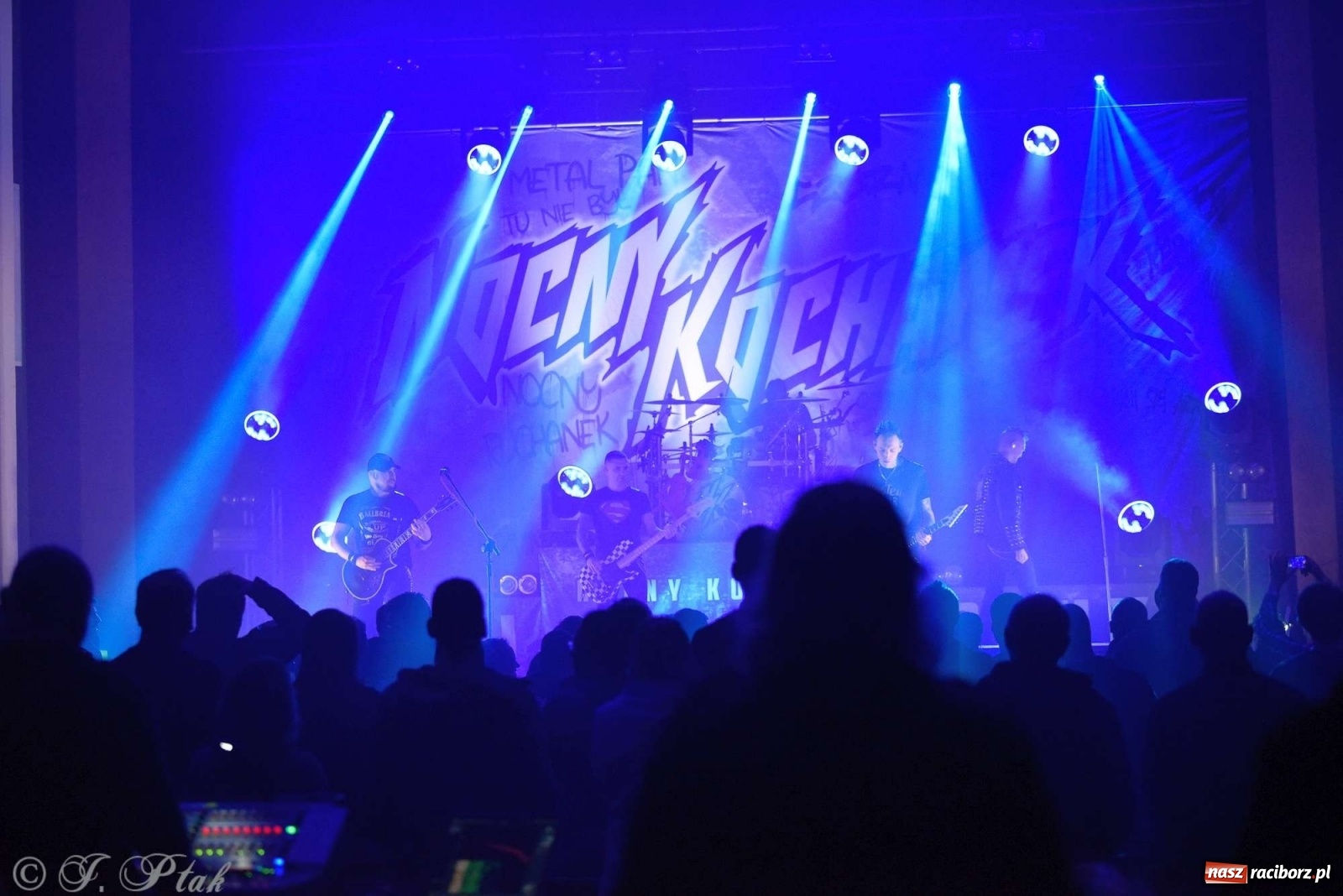 Zdjęcie w galerii na portalu naszraciborz.pl: NOCNY KOCHANEK w Raciborzu. Mocne brzmienie na deskach RCK wiadomości z regionu