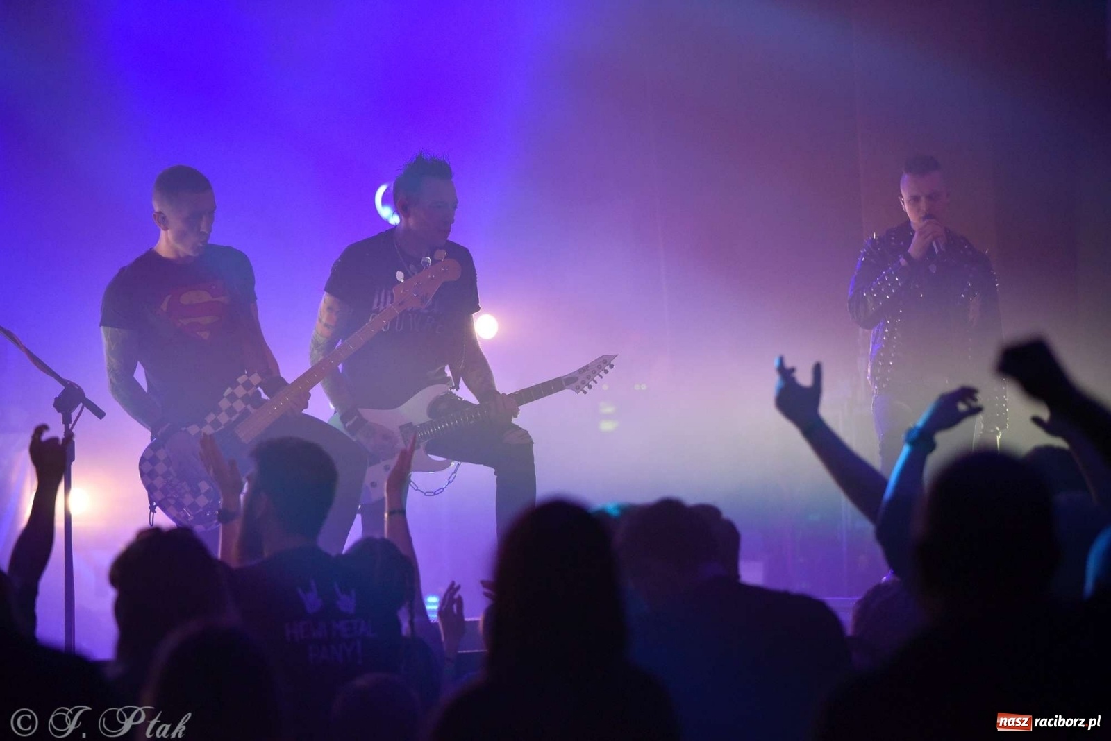 Zdjęcie w galerii na portalu naszraciborz.pl: NOCNY KOCHANEK w Raciborzu. Mocne brzmienie na deskach RCK wiadomości z regionu