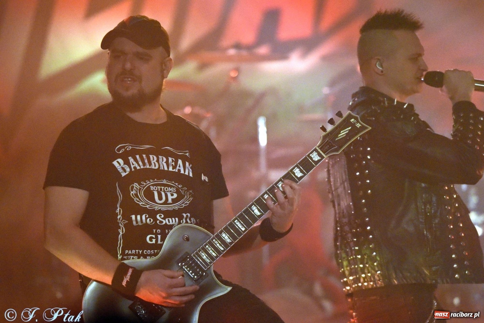 Zdjęcie w galerii na portalu naszraciborz.pl: NOCNY KOCHANEK w Raciborzu. Mocne brzmienie na deskach RCK wiadomości z regionu