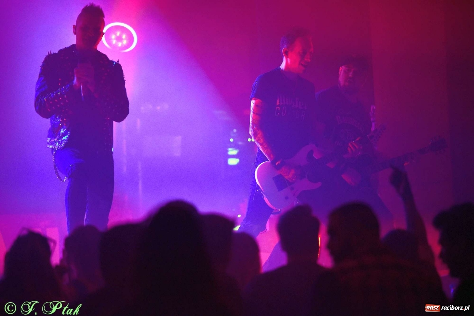 Zdjęcie w galerii na portalu naszraciborz.pl: NOCNY KOCHANEK w Raciborzu. Mocne brzmienie na deskach RCK wiadomości z regionu
