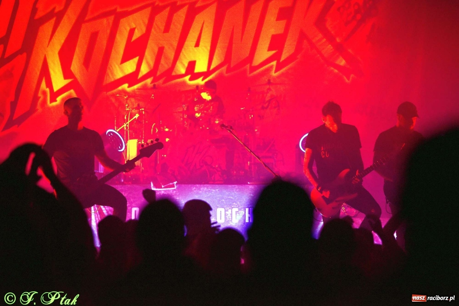 Zdjęcie w galerii na portalu naszraciborz.pl: NOCNY KOCHANEK w Raciborzu. Mocne brzmienie na deskach RCK wiadomości z regionu