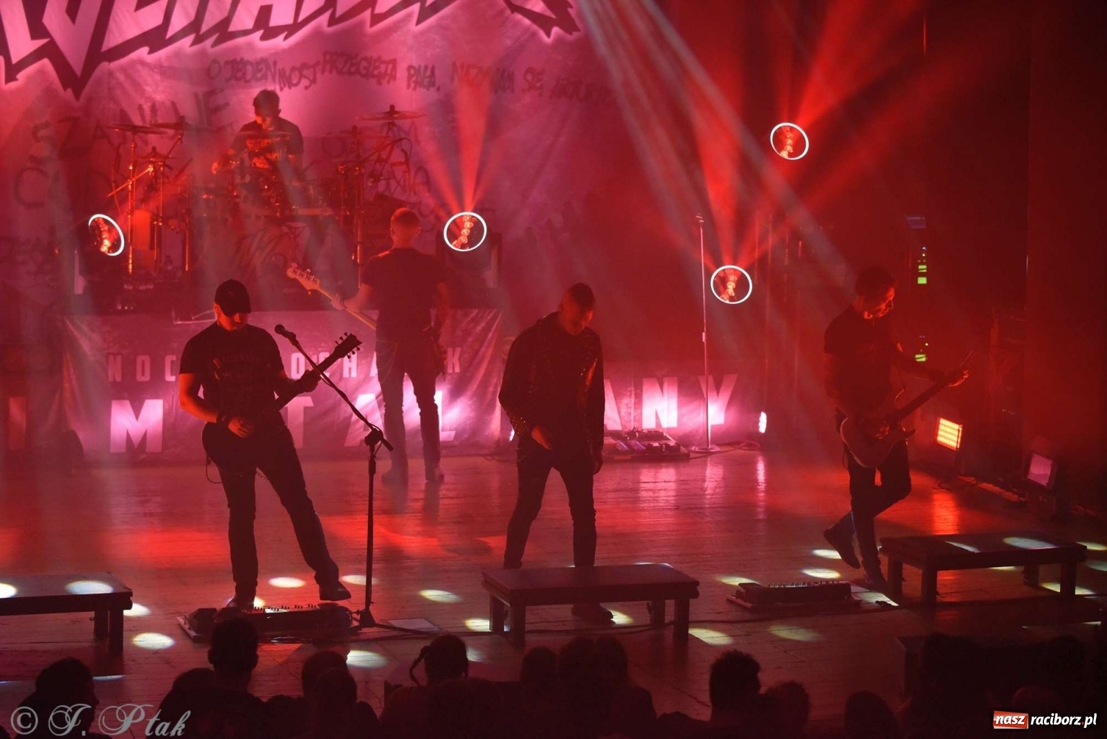 Zdjęcie w galerii na portalu naszraciborz.pl: NOCNY KOCHANEK w Raciborzu. Mocne brzmienie na deskach RCK wiadomości z regionu