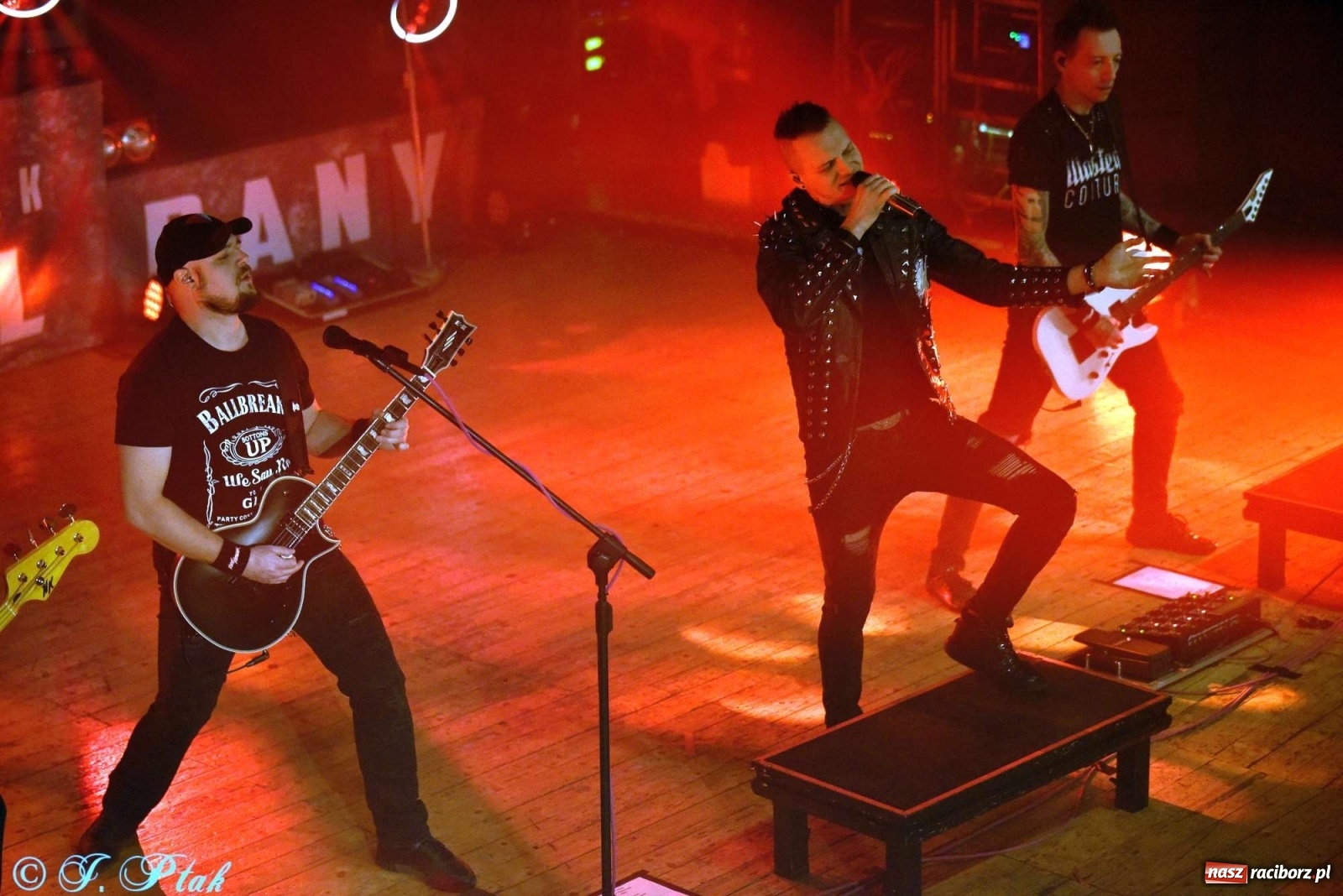 Zdjęcie w galerii na portalu naszraciborz.pl: NOCNY KOCHANEK w Raciborzu. Mocne brzmienie na deskach RCK wiadomości z regionu