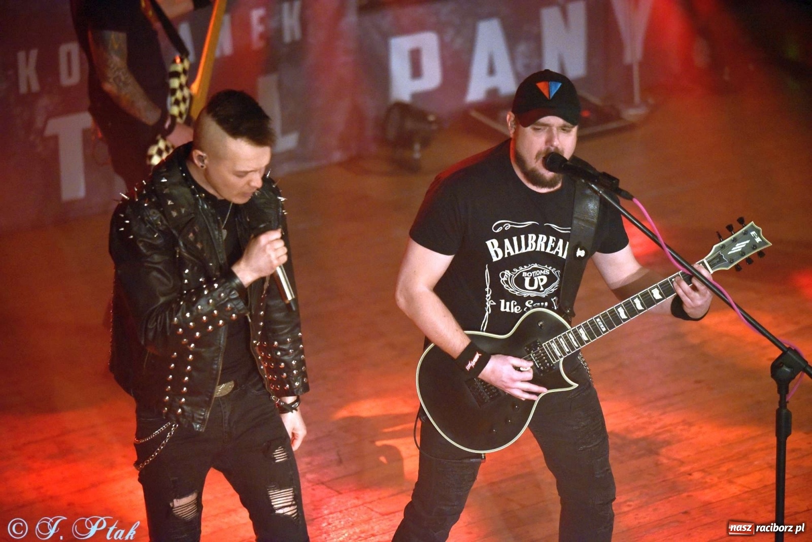 Zdjęcie w galerii na portalu naszraciborz.pl: NOCNY KOCHANEK w Raciborzu. Mocne brzmienie na deskach RCK wiadomości z regionu