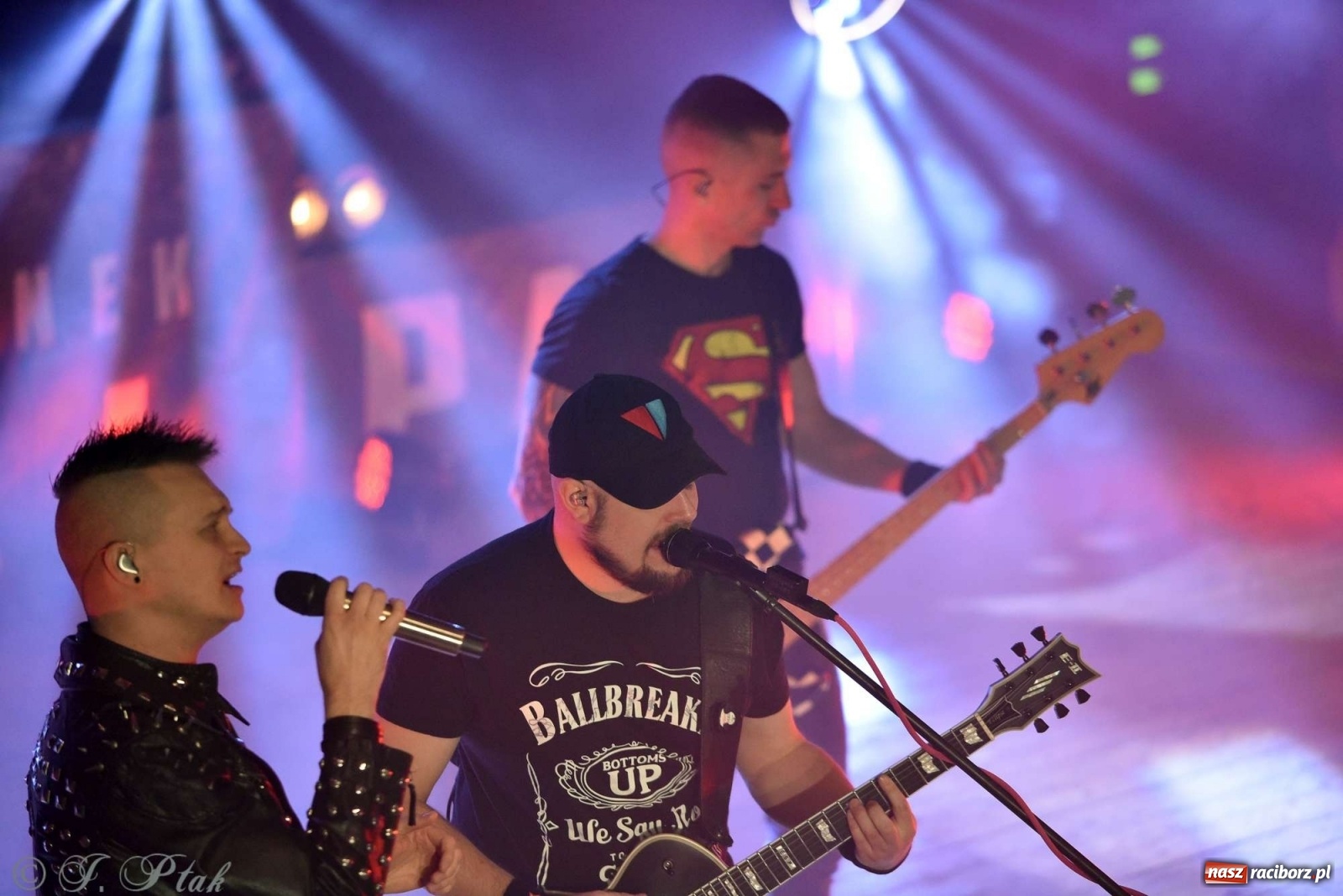 Zdjęcie w galerii na portalu naszraciborz.pl: NOCNY KOCHANEK w Raciborzu. Mocne brzmienie na deskach RCK wiadomości z regionu