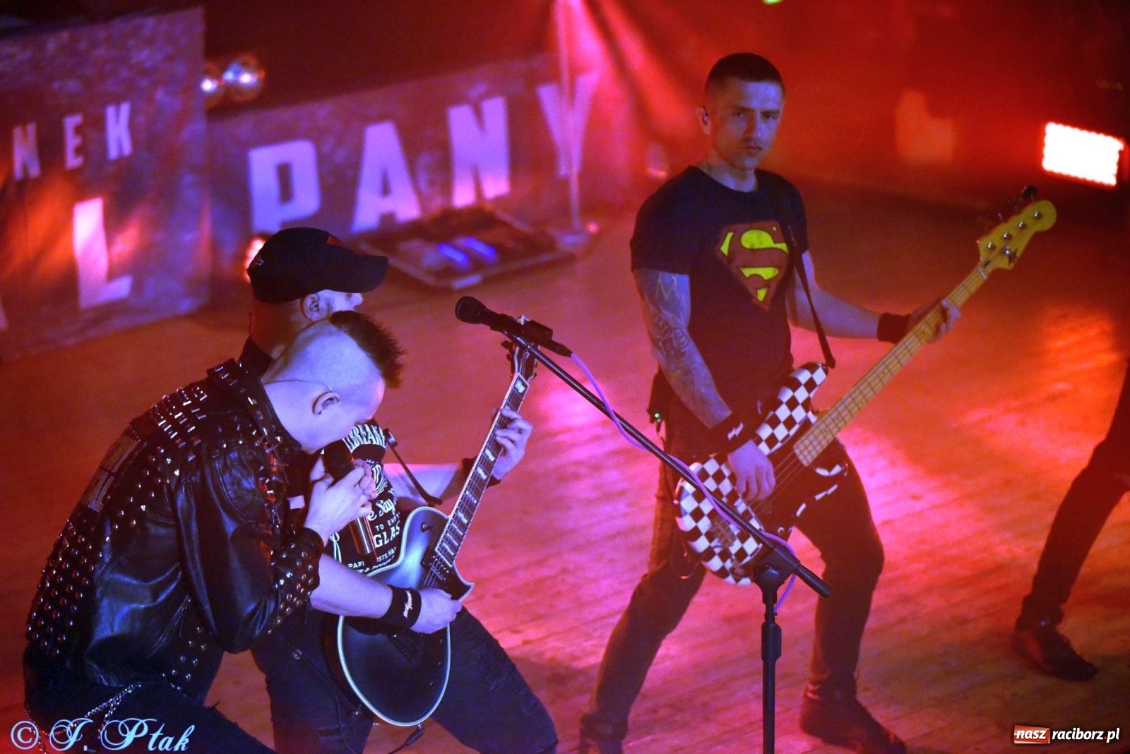 Zdjęcie w galerii na portalu naszraciborz.pl: NOCNY KOCHANEK w Raciborzu. Mocne brzmienie na deskach RCK wiadomości z regionu