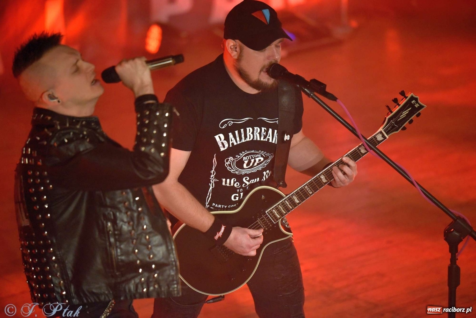 Zdjęcie w galerii na portalu naszraciborz.pl: NOCNY KOCHANEK w Raciborzu. Mocne brzmienie na deskach RCK wiadomości z regionu