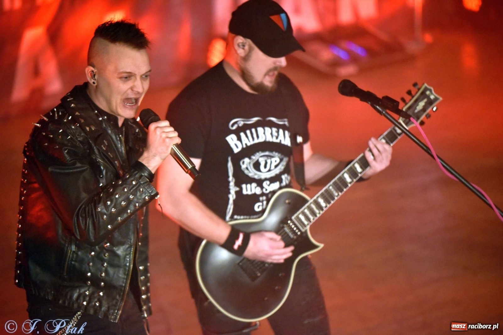 Zdjęcie w galerii na portalu naszraciborz.pl: NOCNY KOCHANEK w Raciborzu. Mocne brzmienie na deskach RCK wiadomości z regionu