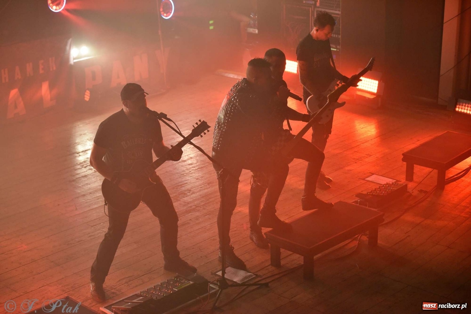 Zdjęcie w galerii na portalu naszraciborz.pl: NOCNY KOCHANEK w Raciborzu. Mocne brzmienie na deskach RCK wiadomości z regionu
