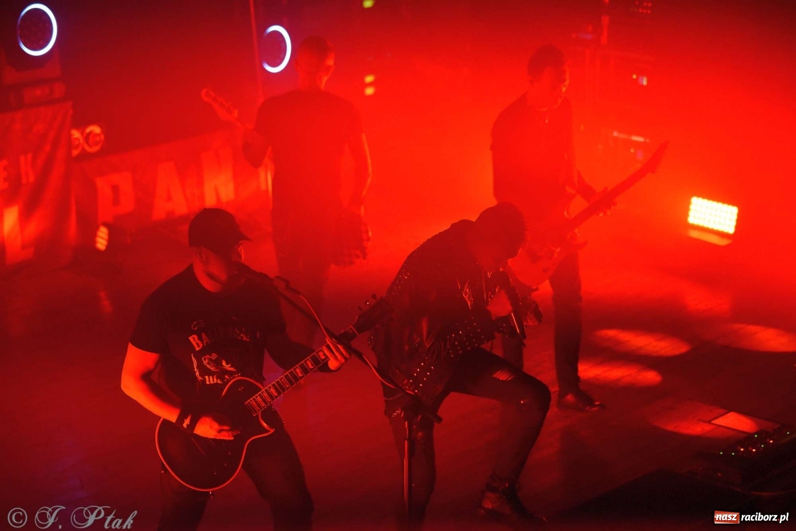 Zdjęcie w galerii na portalu naszraciborz.pl: NOCNY KOCHANEK w Raciborzu. Mocne brzmienie na deskach RCK wiadomości z regionu