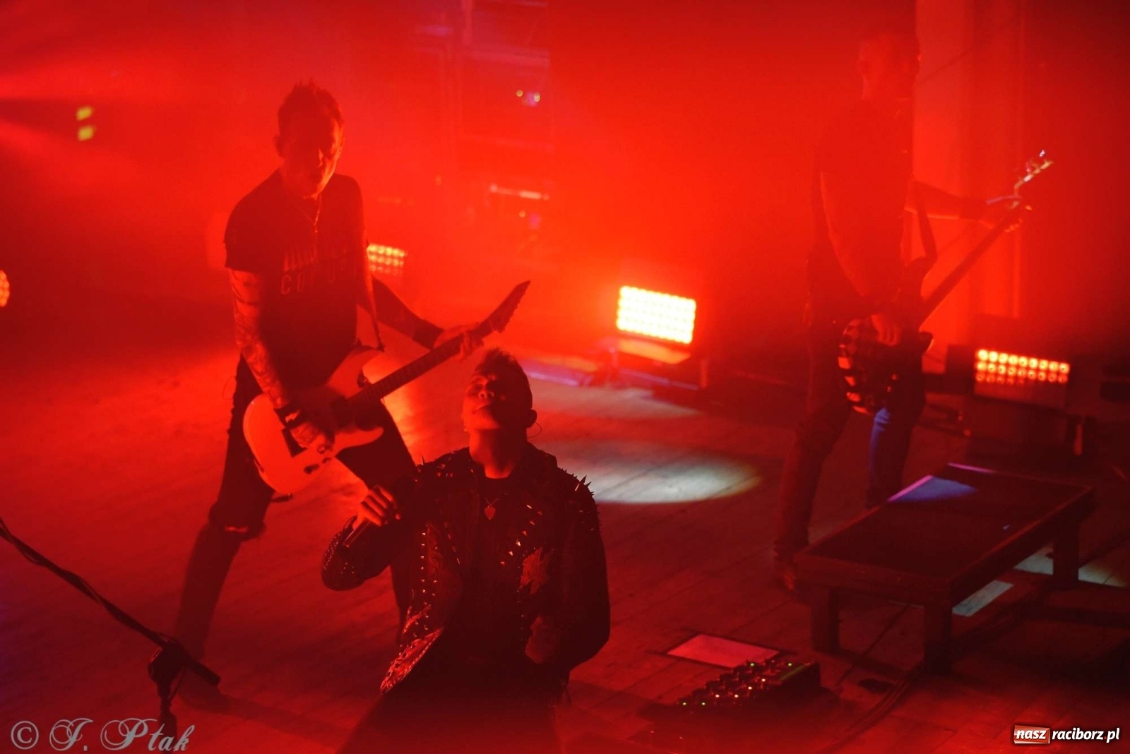 Zdjęcie w galerii na portalu naszraciborz.pl: NOCNY KOCHANEK w Raciborzu. Mocne brzmienie na deskach RCK wiadomości z regionu