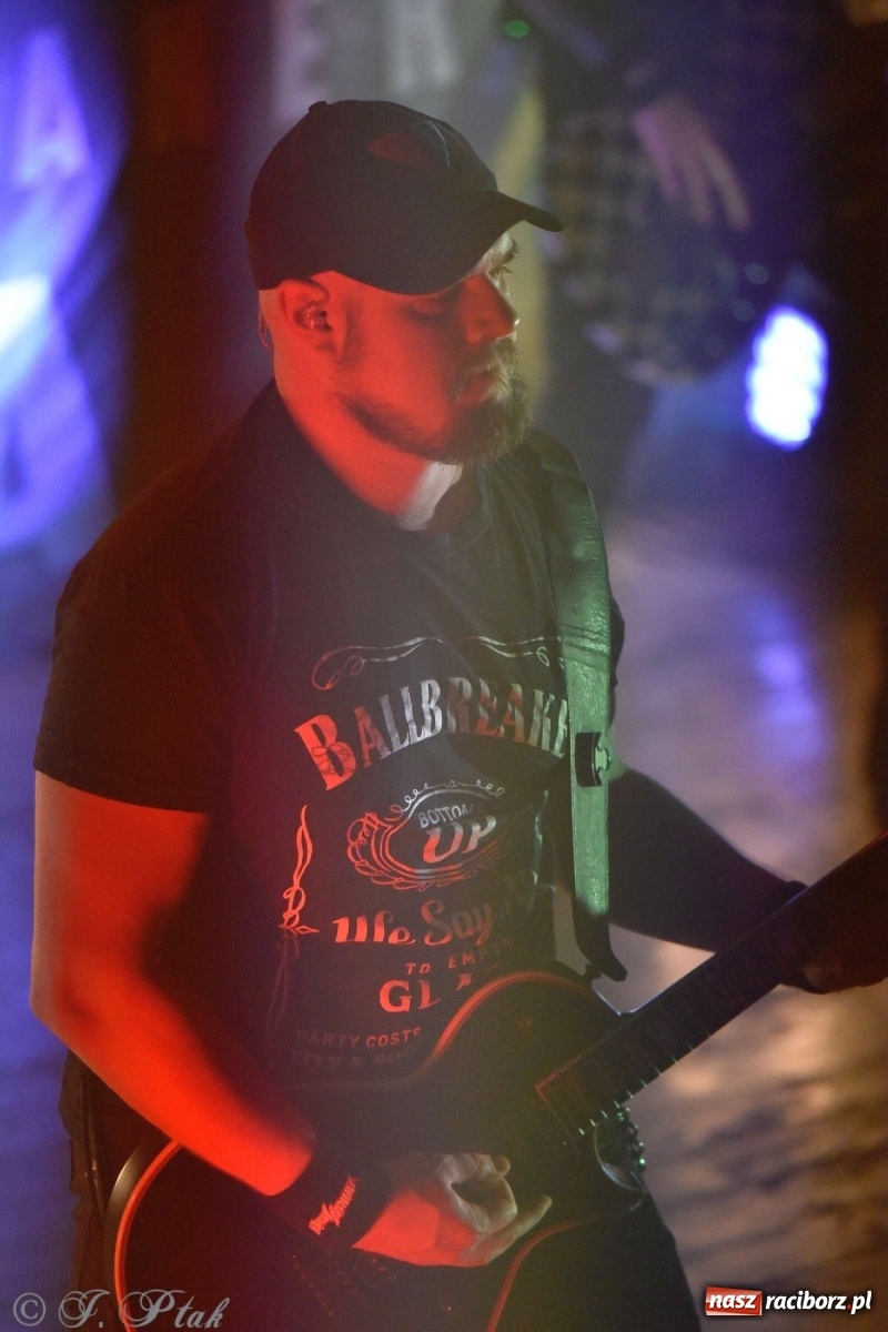 Zdjęcie w galerii na portalu naszraciborz.pl: NOCNY KOCHANEK w Raciborzu. Mocne brzmienie na deskach RCK wiadomości z regionu