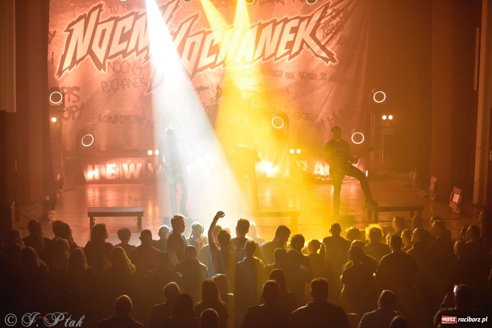 Zdjęcie w galerii na portalu naszraciborz.pl: NOCNY KOCHANEK w Raciborzu. Mocne brzmienie na deskach RCK wiadomości z regionu