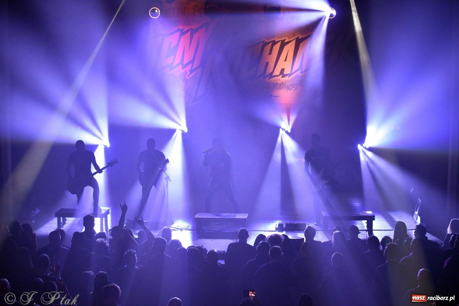 Zdjęcie w galerii na portalu naszraciborz.pl: NOCNY KOCHANEK w Raciborzu. Mocne brzmienie na deskach RCK wiadomości z regionu