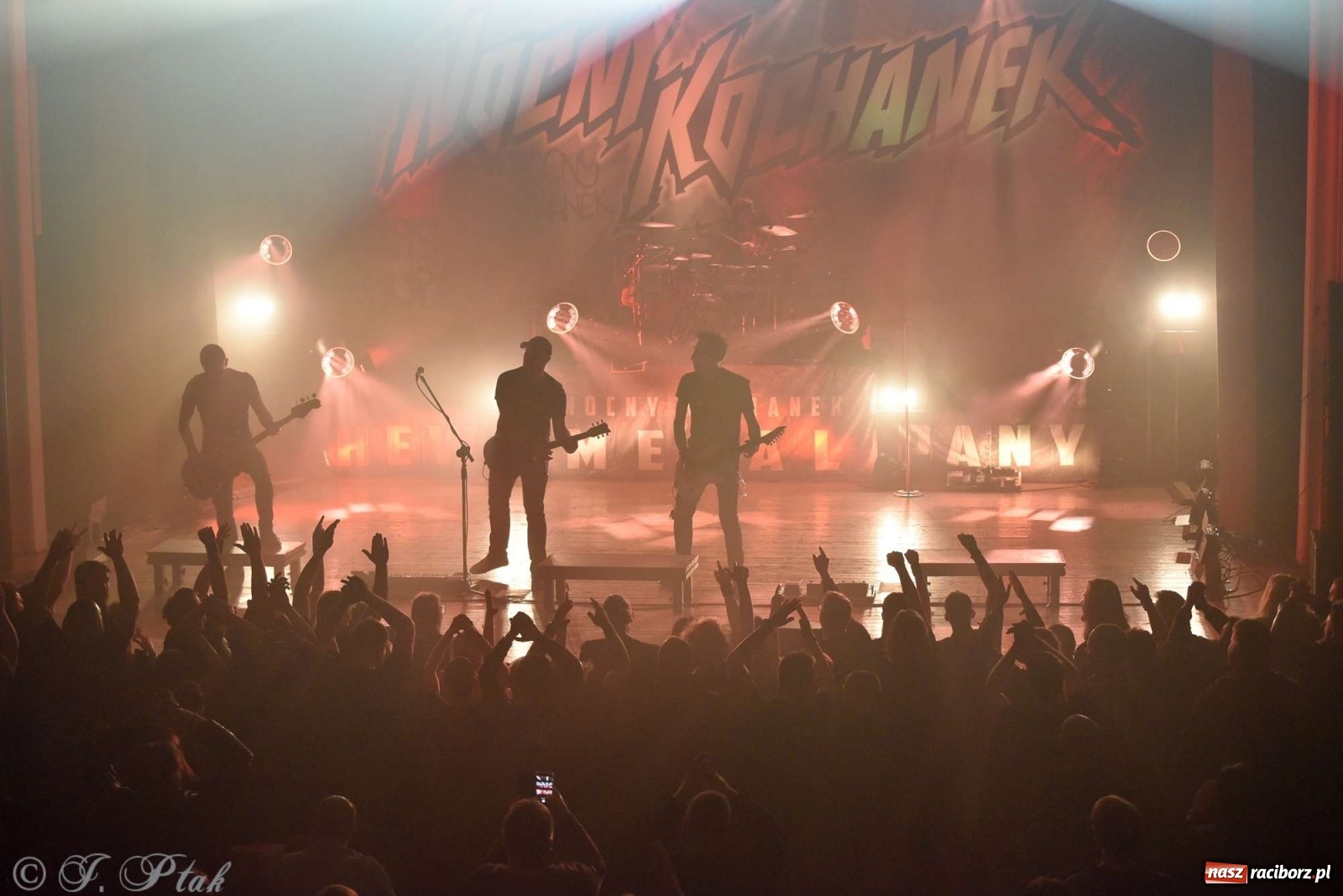 Zdjęcie w galerii na portalu naszraciborz.pl: NOCNY KOCHANEK w Raciborzu. Mocne brzmienie na deskach RCK wiadomości z regionu