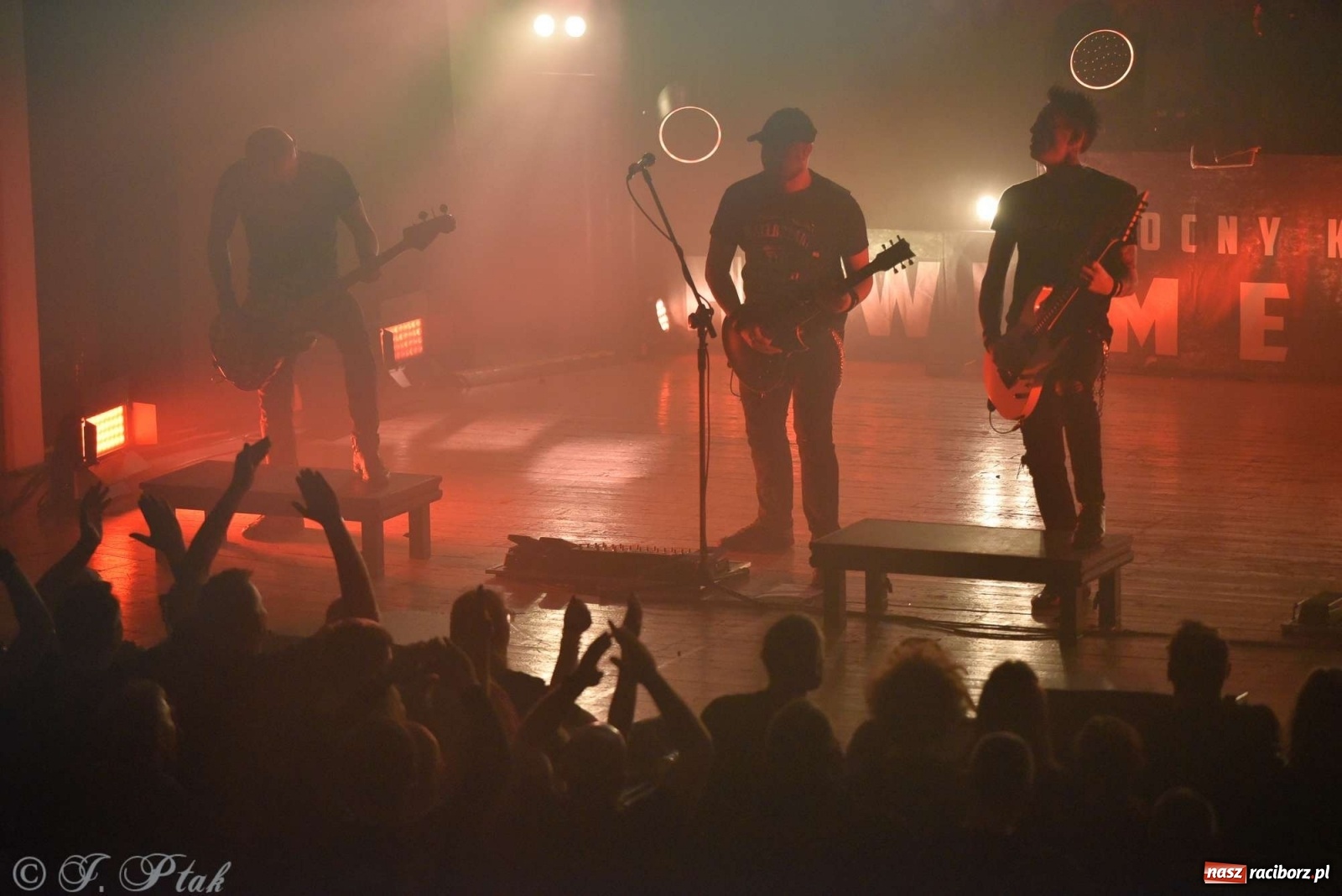 Zdjęcie w galerii na portalu naszraciborz.pl: NOCNY KOCHANEK w Raciborzu. Mocne brzmienie na deskach RCK wiadomości z regionu
